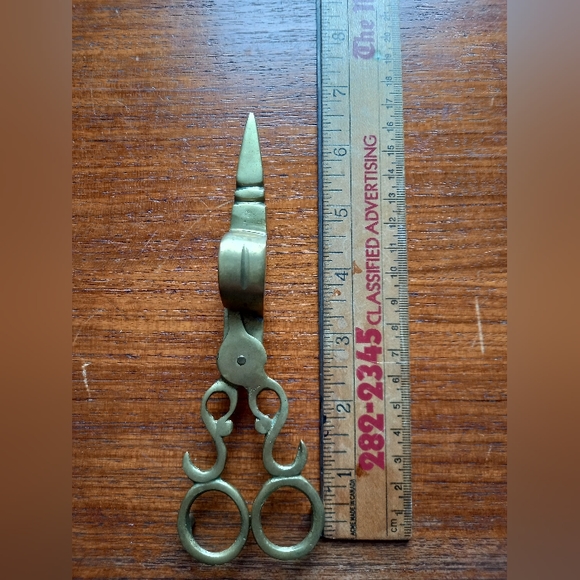 Vintage solid brass scissor style candle snuffer - Picture 3 of 6